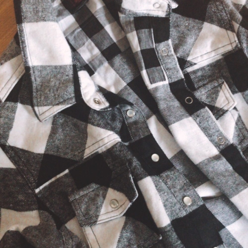 b&w flannel 🤍🖤 - Picture 6 of 9